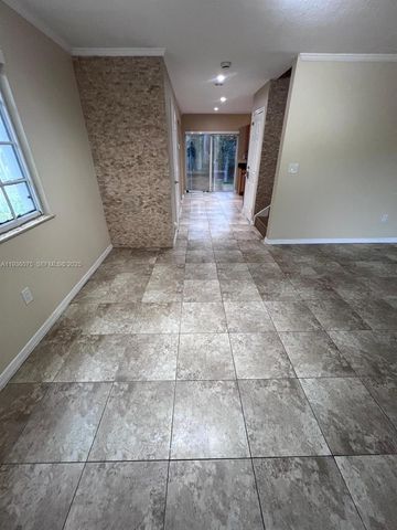 2098 NE 167th St 2-118, North Miami Beach, FL 33162