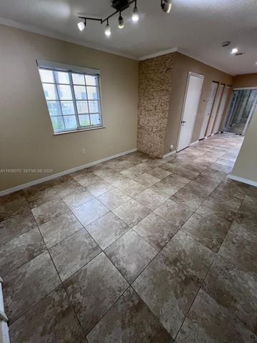 2098 NE 167th St 2-118, North Miami Beach, FL 33162