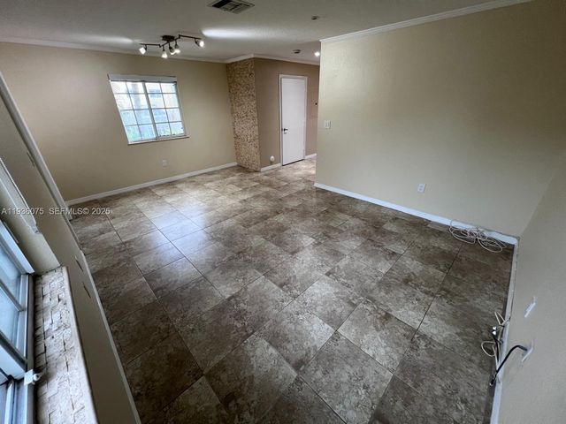 2098 NE 167th St 2-118, North Miami Beach, FL 33162