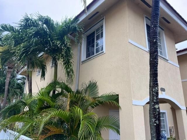 2098 NE 167th St 2-118, North Miami Beach, FL 33162