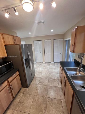 2098 NE 167th St 2-118, North Miami Beach, FL 33162