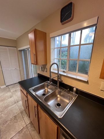 2098 NE 167th St 2-118, North Miami Beach, FL 33162