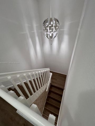 2098 NE 167th St 2-118, North Miami Beach, FL 33162