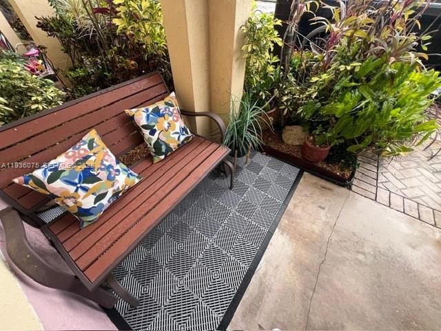 2098 NE 167th St 2-118, North Miami Beach, FL 33162