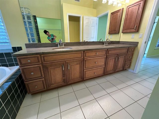 5106 STONEHURST ROAD, Tampa, FL 33647