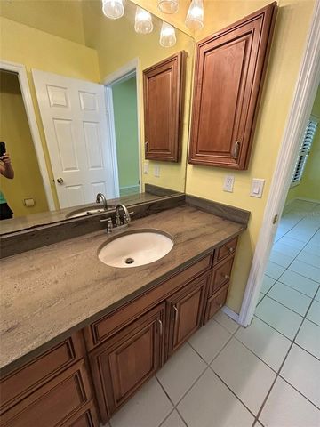 5106 STONEHURST ROAD, Tampa, FL 33647