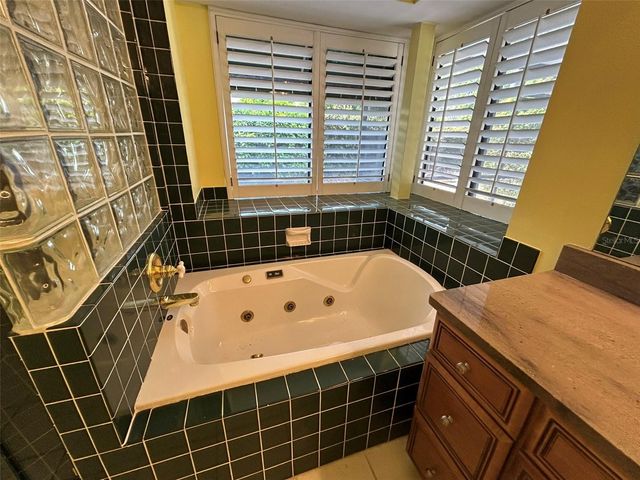 5106 STONEHURST ROAD, Tampa, FL 33647