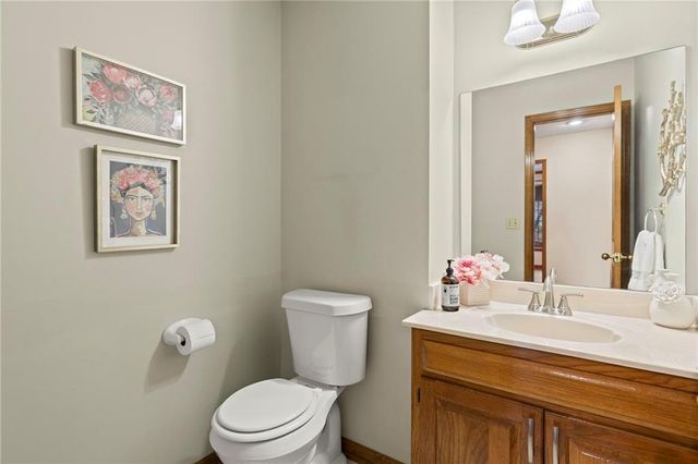 1103 SW Stonecreek Drive, Blue Springs, MO 64015