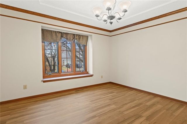 1103 SW Stonecreek Drive, Blue Springs, MO 64015