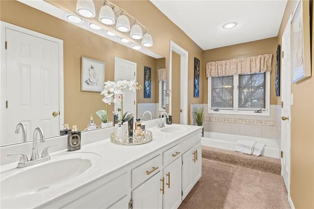 1103 SW Stonecreek Drive, Blue Springs, MO 64015