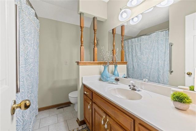 1103 SW Stonecreek Drive, Blue Springs, MO 64015