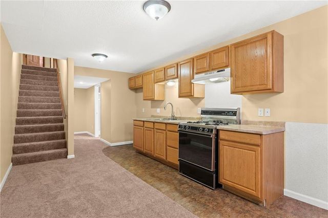 1103 SW Stonecreek Drive, Blue Springs, MO 64015