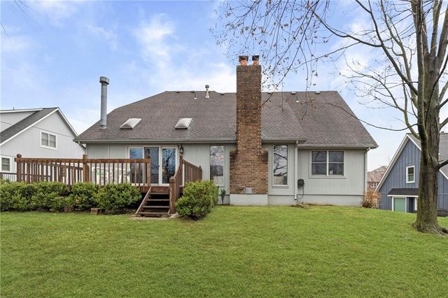 1103 SW Stonecreek Drive, Blue Springs, MO 64015