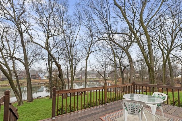 1103 SW Stonecreek Drive, Blue Springs, MO 64015