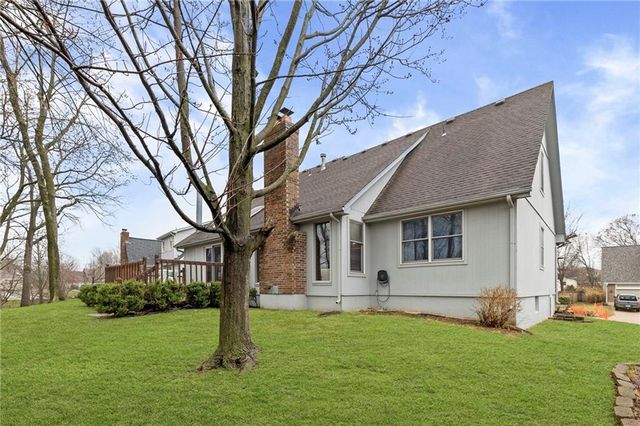 1103 SW Stonecreek Drive, Blue Springs, MO 64015