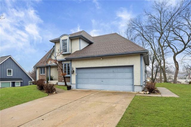 1103 SW Stonecreek Drive, Blue Springs, MO 64015