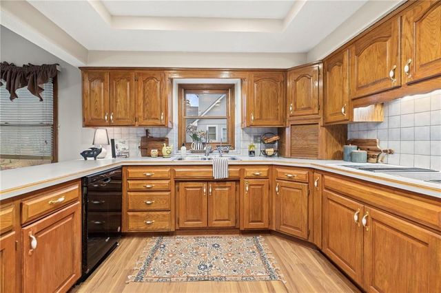 1103 SW Stonecreek Drive, Blue Springs, MO 64015