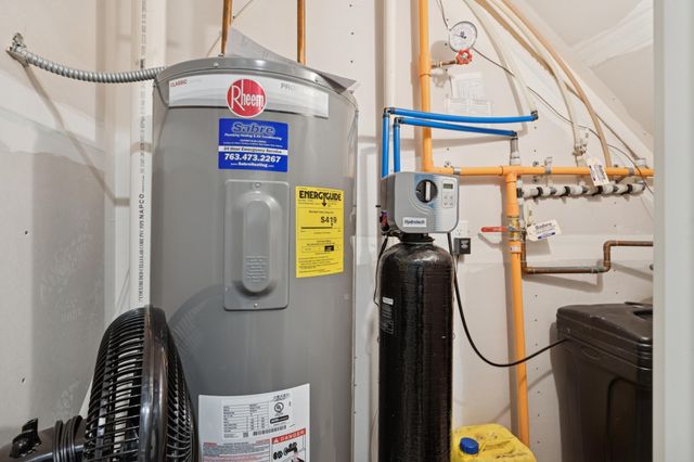 5309 Oak Grove Parkway N, Brooklyn Park, MN 55443