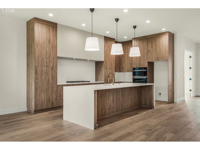 2040 S RIVER Rd, Kelso, WA 98626