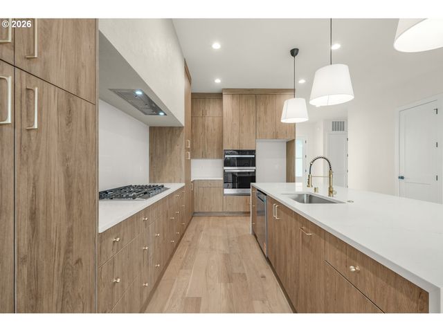2040 S RIVER Rd, Kelso, WA 98626