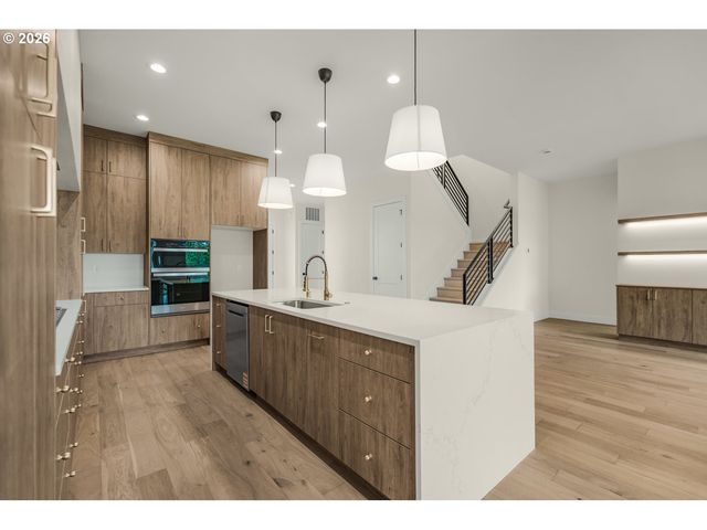 2040 S RIVER Rd, Kelso, WA 98626