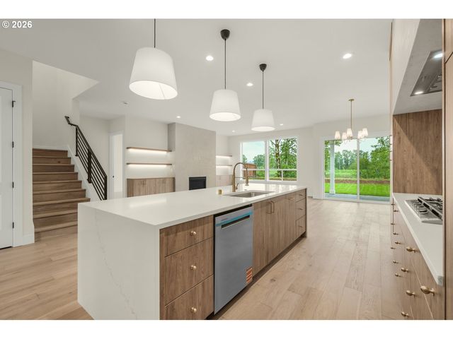 2040 S RIVER Rd, Kelso, WA 98626