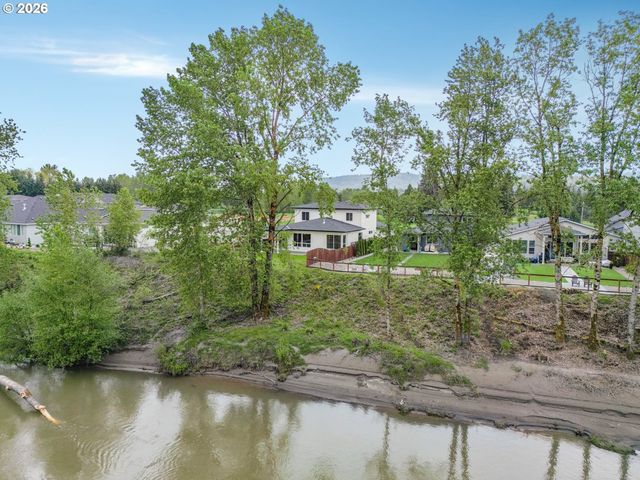 2040 S RIVER Rd, Kelso, WA 98626
