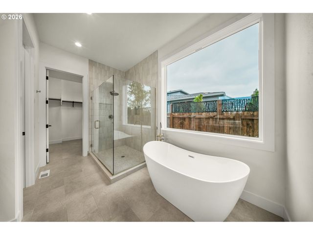 2040 S RIVER Rd, Kelso, WA 98626