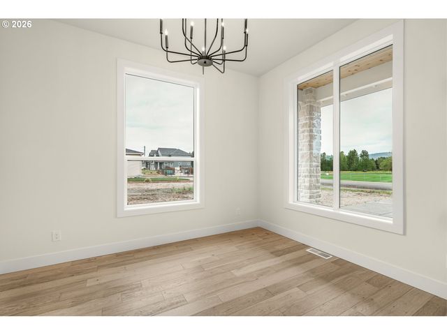 2040 S RIVER Rd, Kelso, WA 98626
