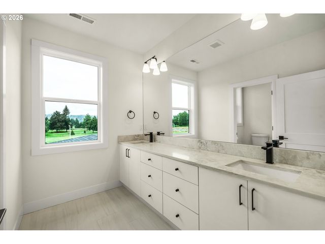 2040 S RIVER Rd, Kelso, WA 98626