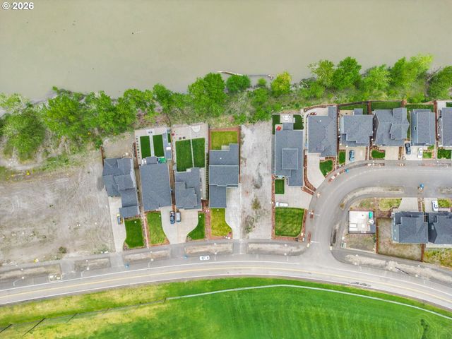 2040 S RIVER Rd, Kelso, WA 98626