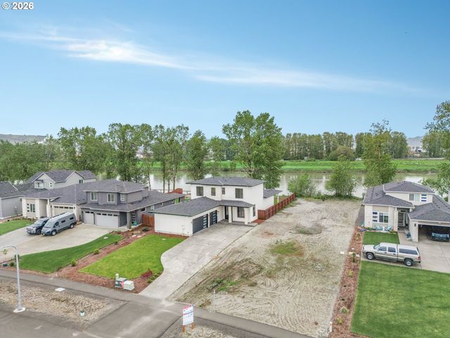 2040 S RIVER Rd, Kelso, WA 98626