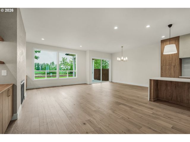 2040 S RIVER Rd, Kelso, WA 98626