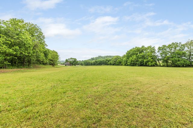 4518 Dry Fork Rd, Hampshire, TN 38461