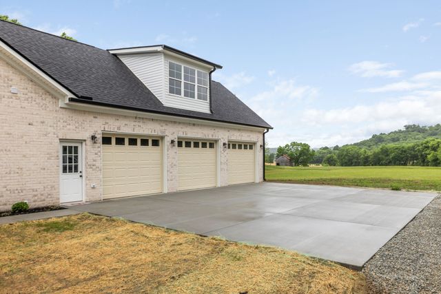 4518 Dry Fork Rd, Hampshire, TN 38461