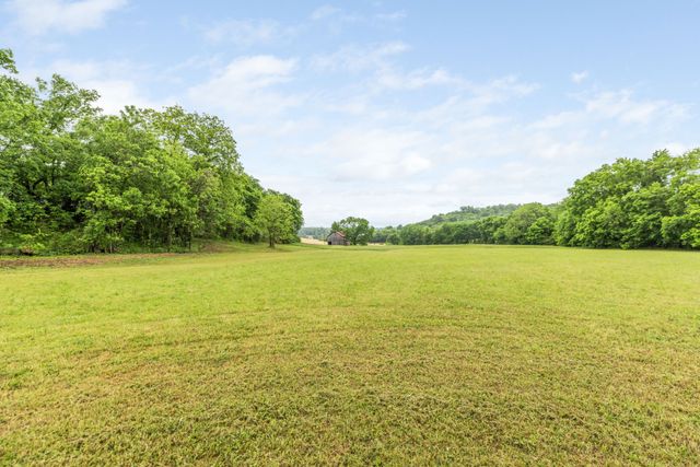 4518 Dry Fork Rd, Hampshire, TN 38461