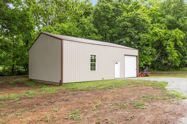 4518 Dry Fork Rd, Hampshire, TN 38461