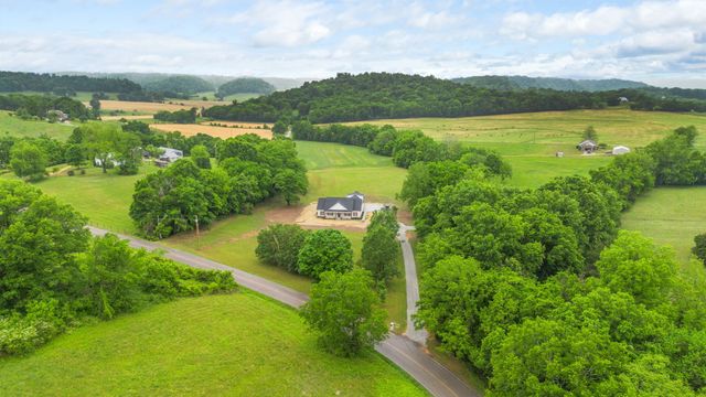 4518 Dry Fork Rd, Hampshire, TN 38461