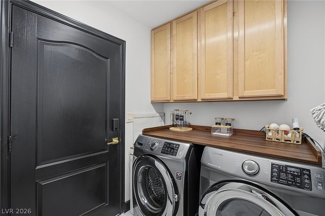 5560 Kings Row Court, Las Vegas, NV 89148