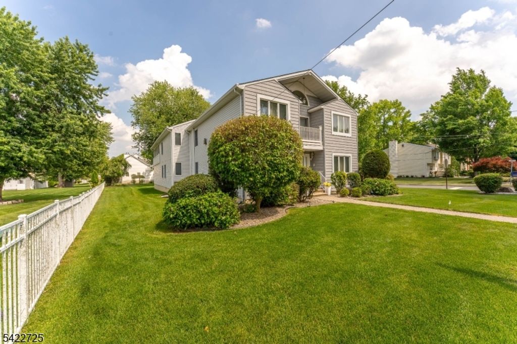 932 Beatrice Pkwy, Edison Twp., NJ 08820 — photo 3