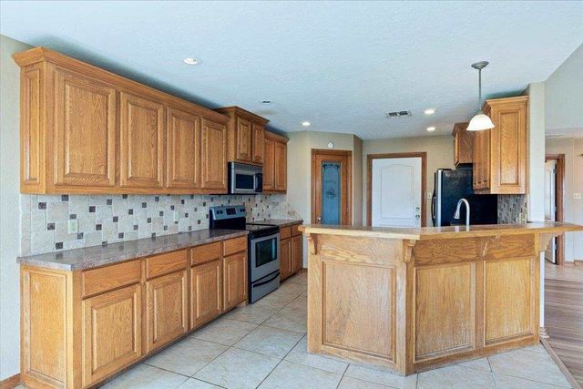 1202 1st St, Elgin, OK 73538