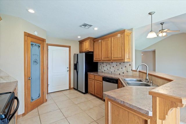 1202 1st St, Elgin, OK 73538
