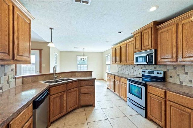 1202 1st St, Elgin, OK 73538