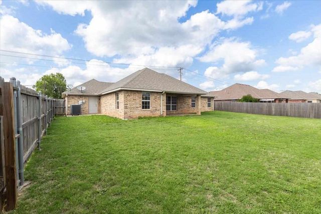 1202 1st St, Elgin, OK 73538