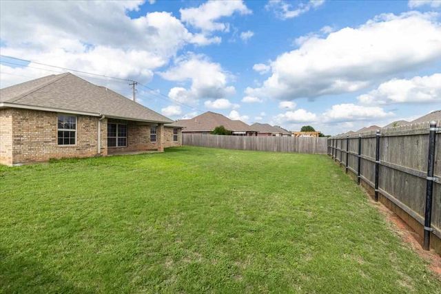 1202 1st St, Elgin, OK 73538