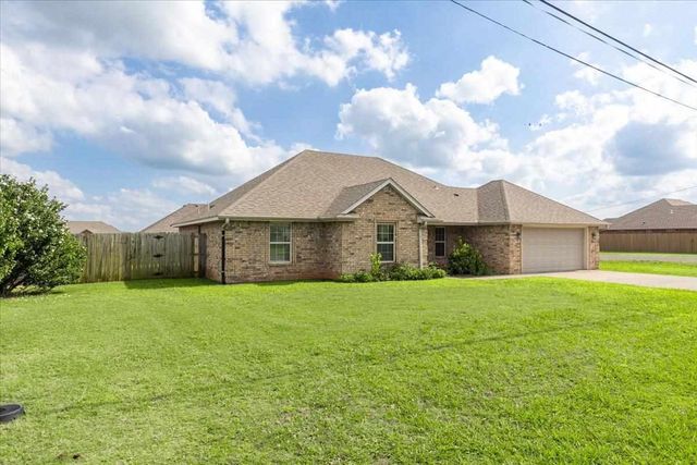 1202 1st St, Elgin, OK 73538