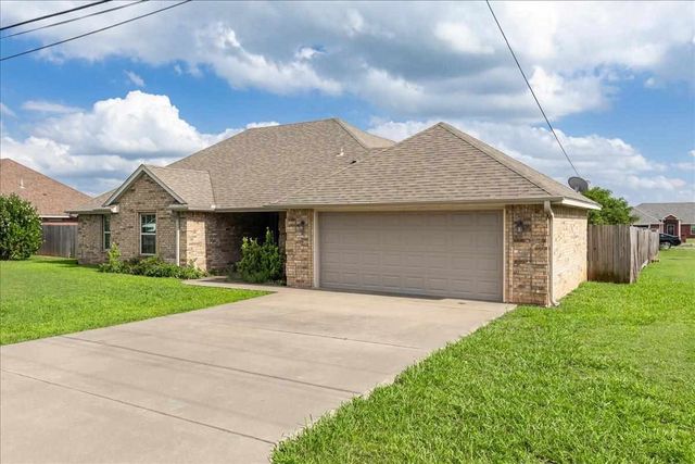 1202 1st St, Elgin, OK 73538