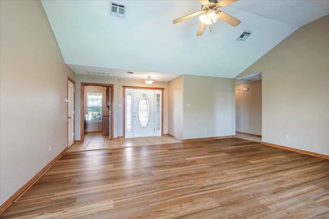 1202 1st St, Elgin, OK 73538