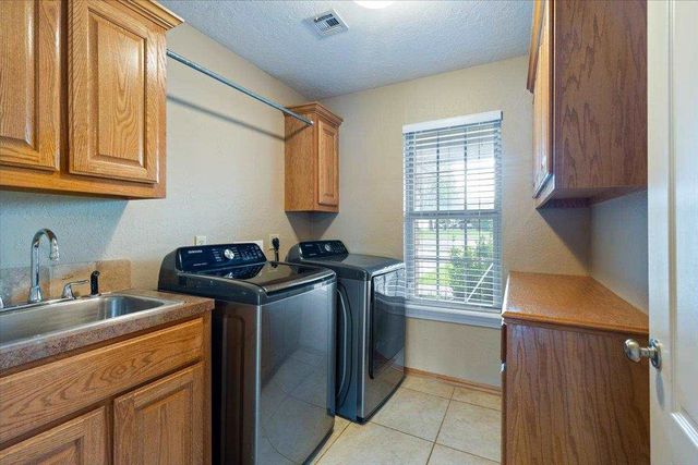 1202 1st St, Elgin, OK 73538