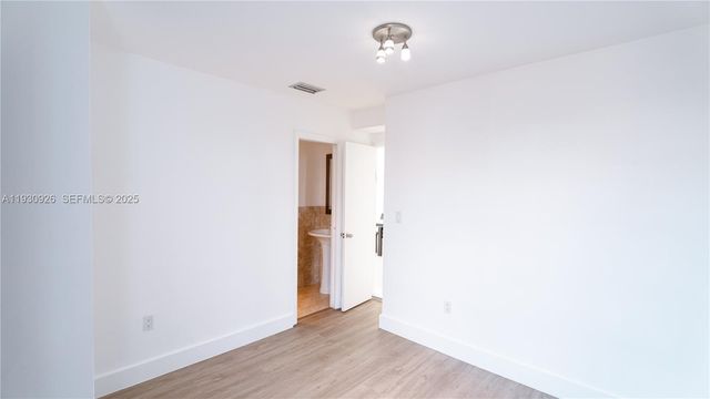 3716 NE 168th St 304, North Miami Beach, FL 33160